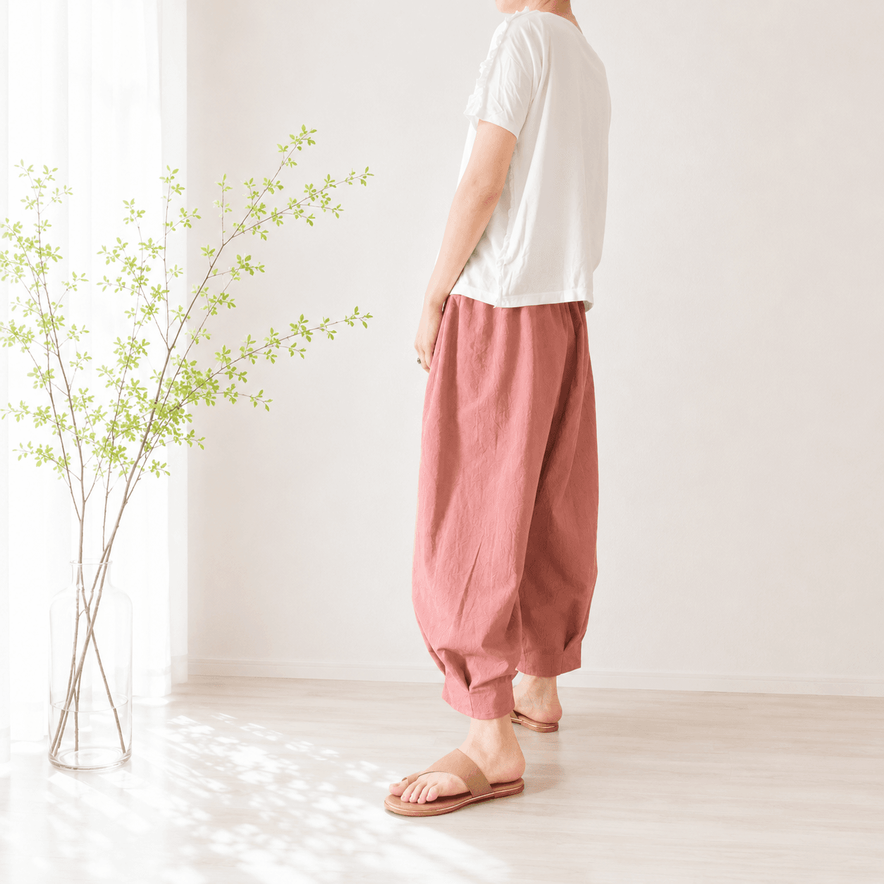 【新作】ゆったりなのにスッキリ見せパンツ♪バルーンパンツ/サーカスパンツ 柔らかシワ加工 ピンク | 2枚目