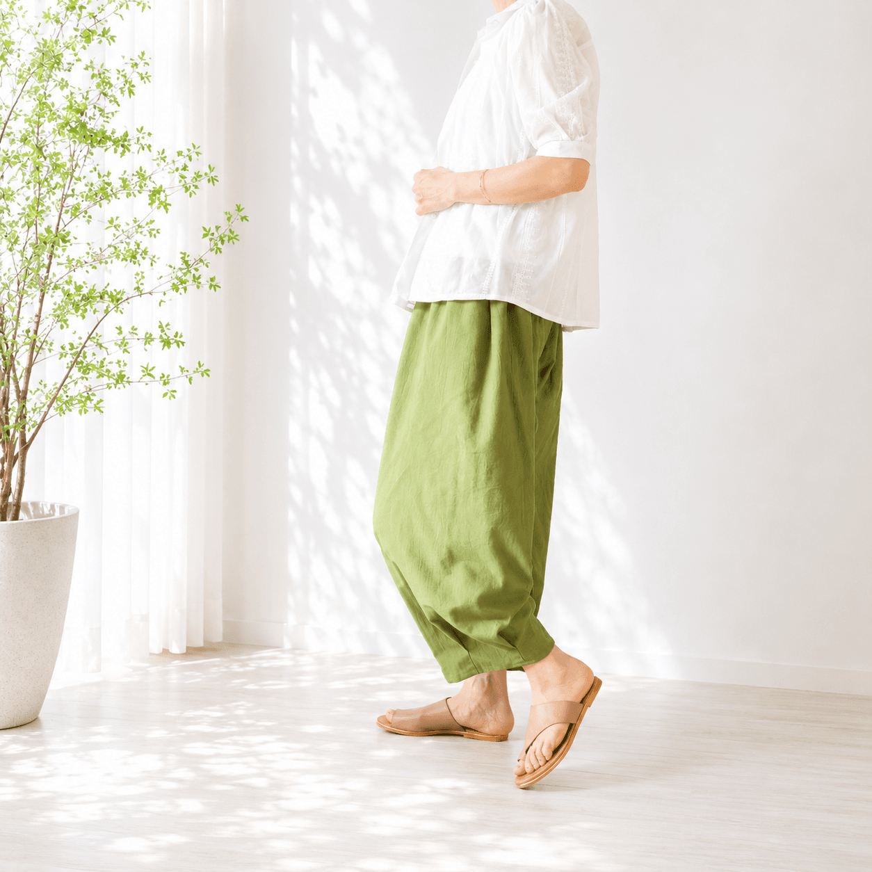 【新作】ゆったりなのにスッキリ見せパンツ♪バルーンパンツ/サーカスパンツ 柔らかシワ加工 グリーン | 8枚目